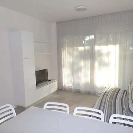 דירה Lovely One-bedroom Flat In A Modern ביביונה