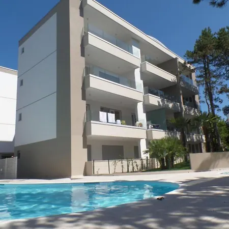 Lovely One-bedroom Flat In A Modern ביביונה