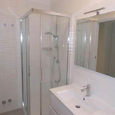דירה Lovely One-bedroom Flat In A Modern ביביונה